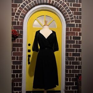 Fully lined A line Adrianna Papell sz 8 wrap dress w satin trim & 3/4 sleeves.